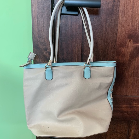 Guess Purse for sale - Picture 2 of 2